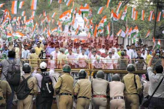 TMC supporters agitate in Tripura to seek CBI probe in chit fund scam 